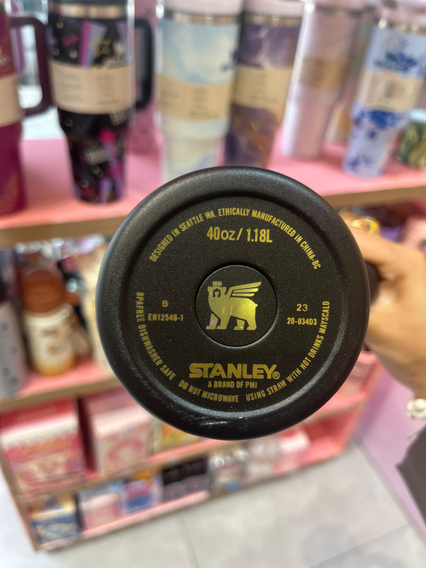 تراول ماگ استنلی اورجینال مشکی طرح لویی ویتون 1.18L