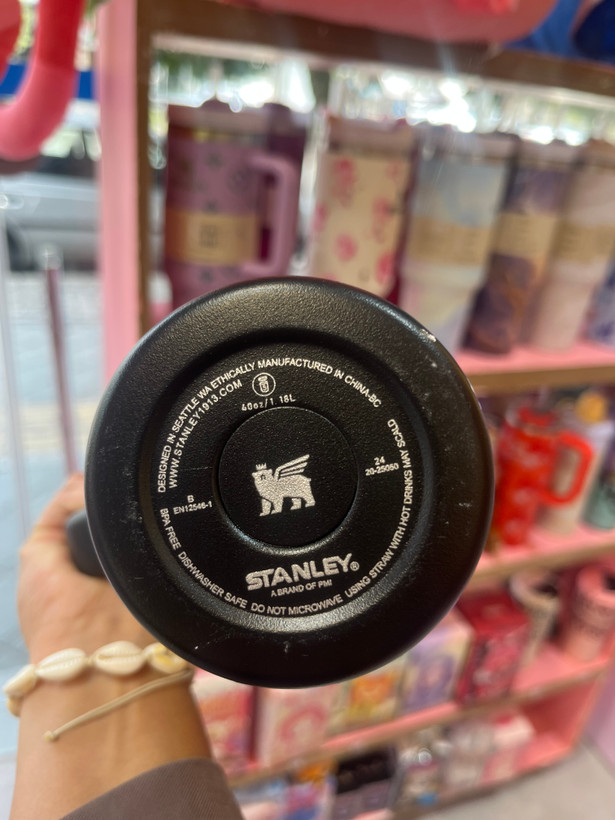 تراول ماگ استنلی اورجینال مشکی طرح باربی 1.18L